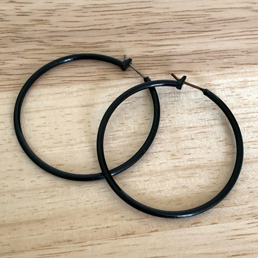 ✨SOLD✨Black Hoop Earrings - Picture 2 of 6